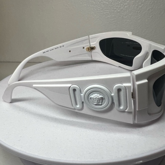 New Versace Unisex Sunglasses - Picture 5 of 9